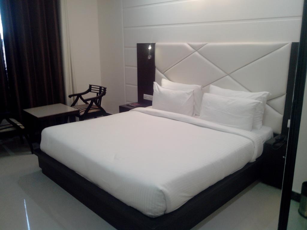 Hotel Crimson Palace Agra  Ruang foto