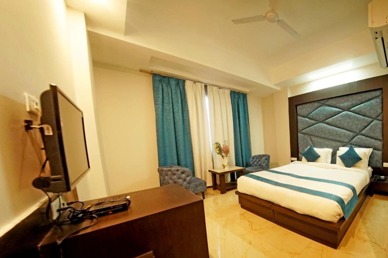 Hotel Crimson Palace Agra  Bagian luar foto
