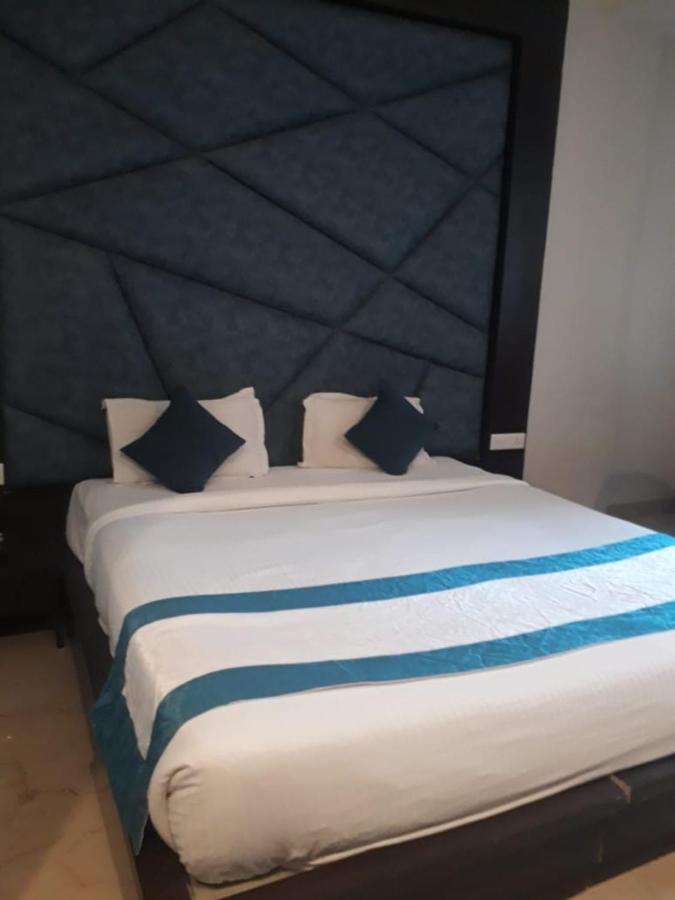 Hotel Crimson Palace Agra  Bagian luar foto