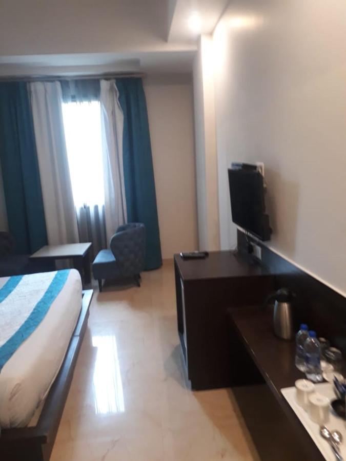 Hotel Crimson Palace Agra  Bagian luar foto