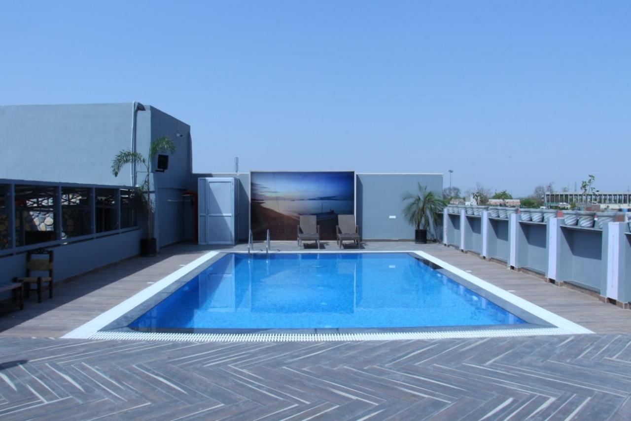 Hotel Crimson Palace Agra  Bagian luar foto