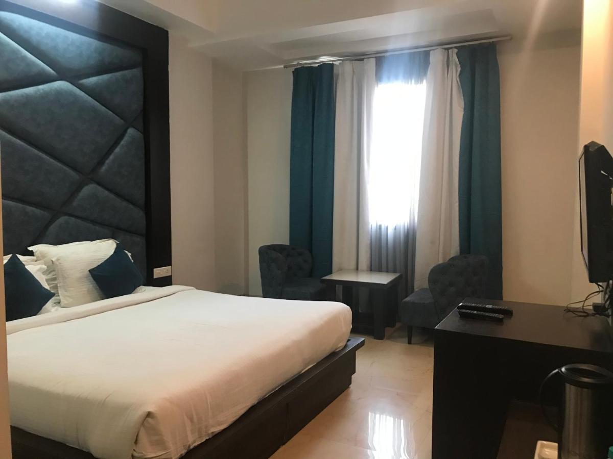 Hotel Crimson Palace Agra  Bagian luar foto