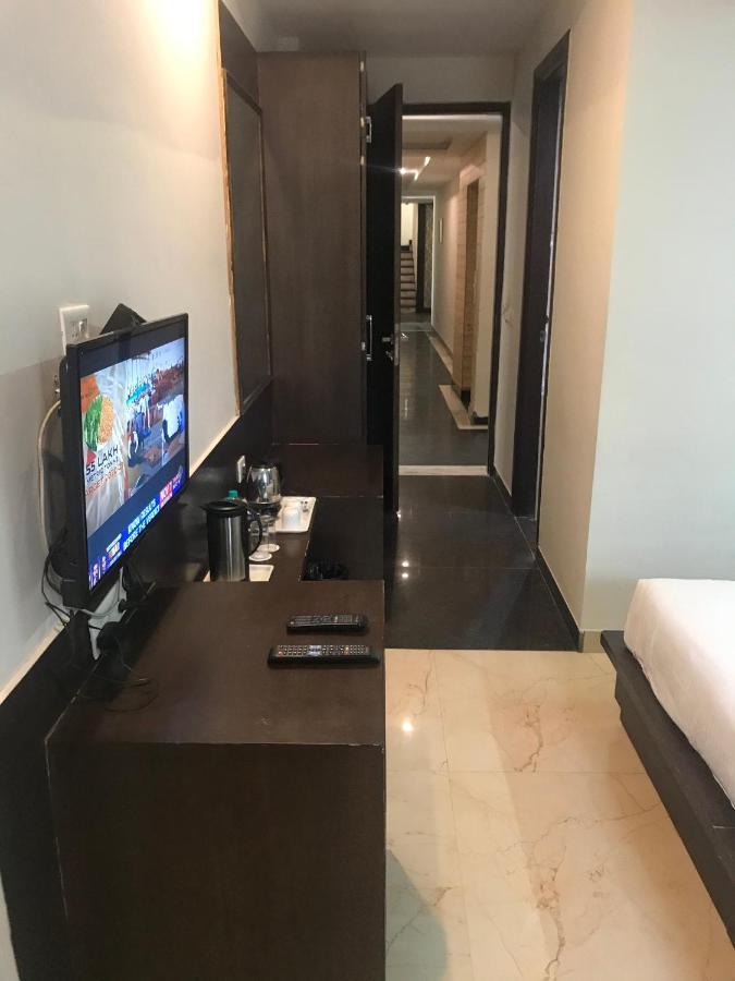 Hotel Crimson Palace Agra  Bagian luar foto