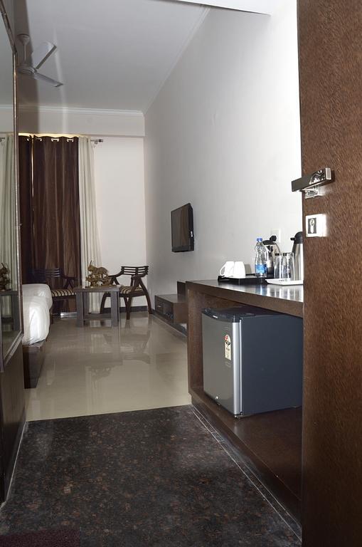Hotel Crimson Palace Agra  Bagian luar foto