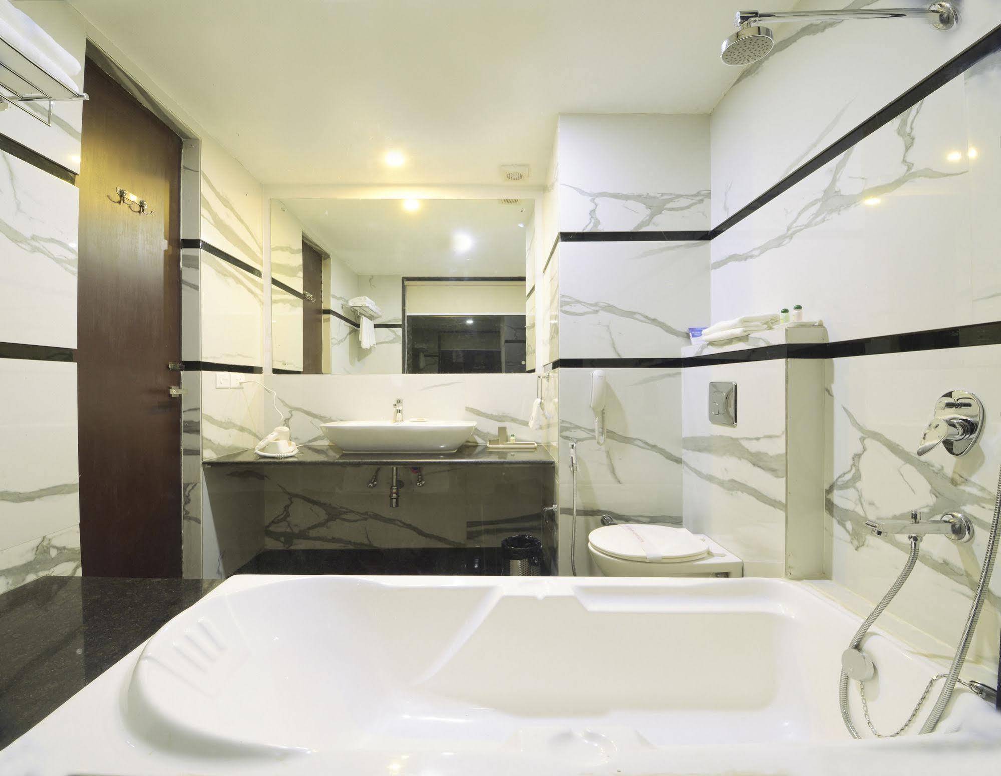 Hotel Crimson Palace Agra  Bagian luar foto