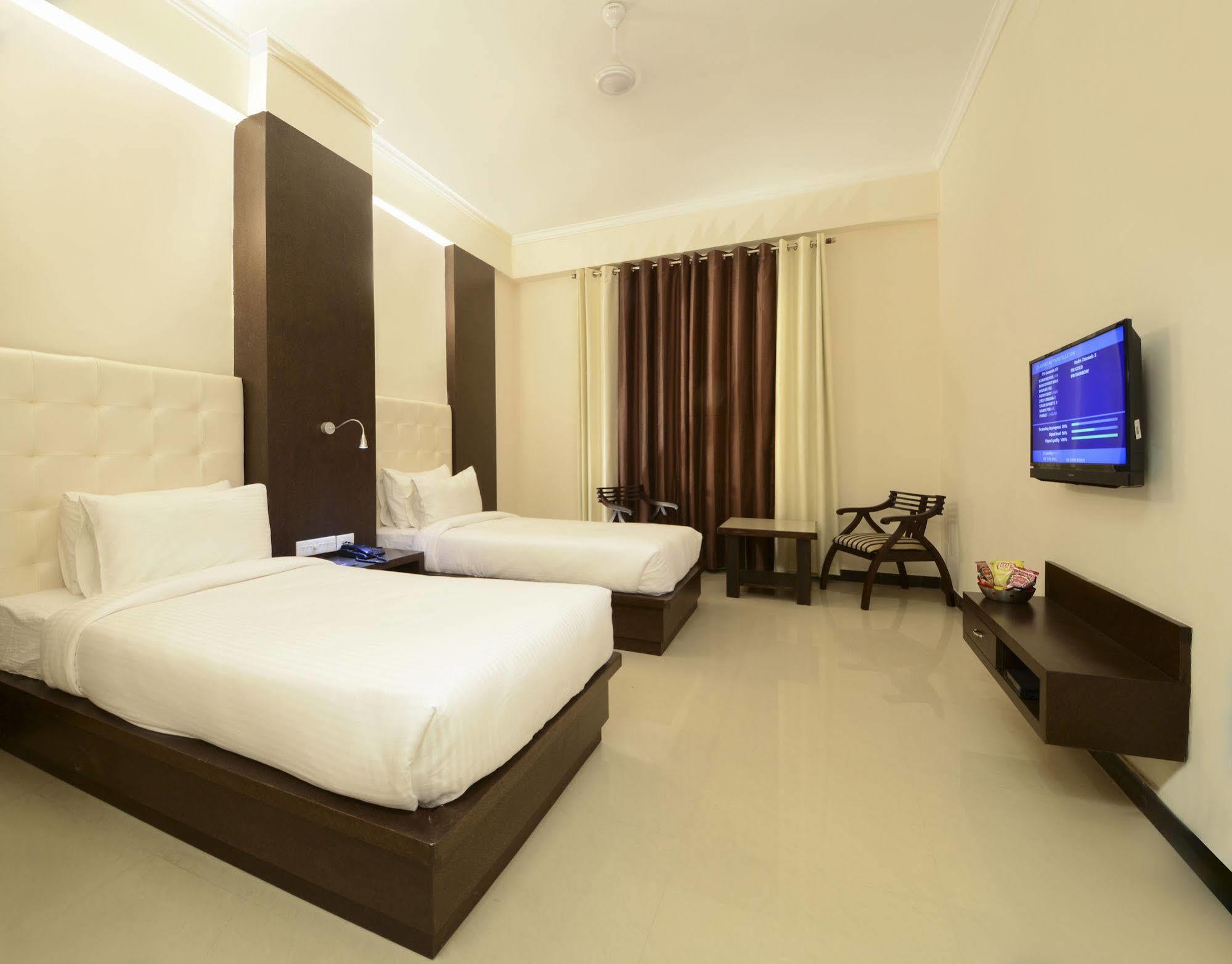Hotel Crimson Palace Agra  Bagian luar foto