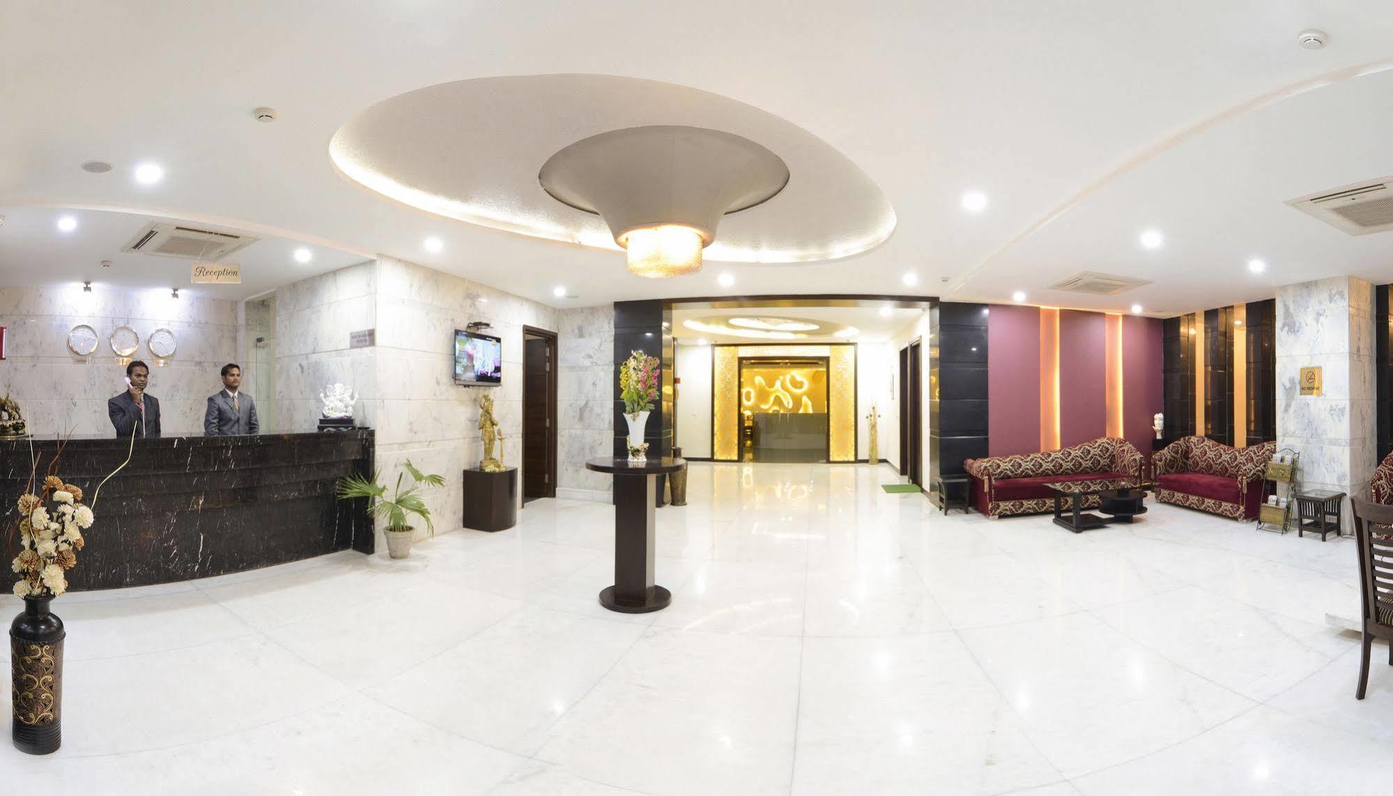 Hotel Crimson Palace Agra  Bagian luar foto