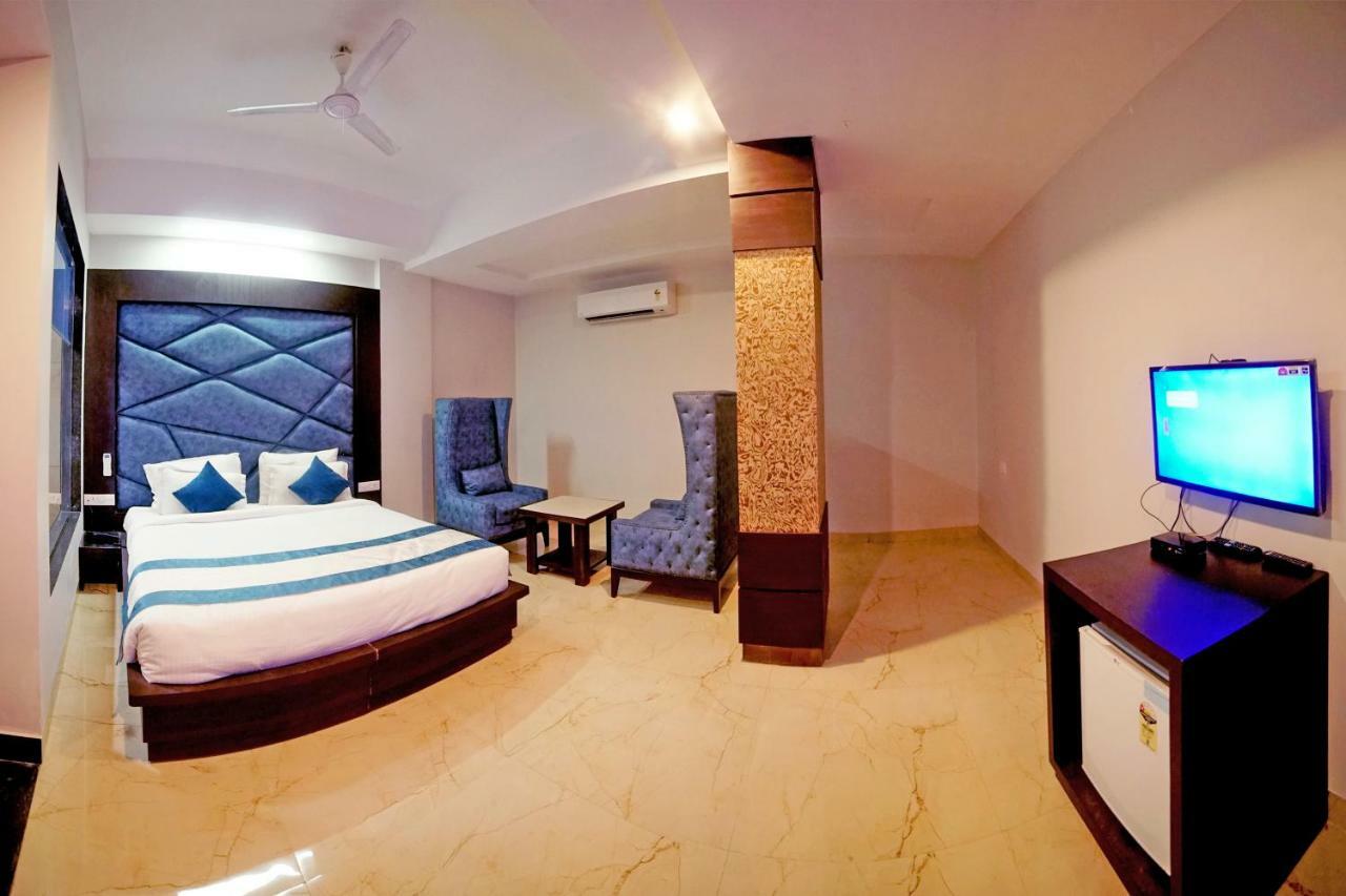 Hotel Crimson Palace Agra  Bagian luar foto